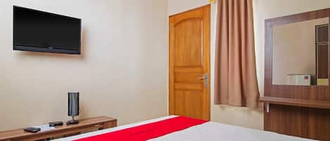 Double Room | Desk, free WiFi, bed sheets