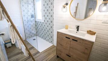 Double or Twin Room | Bathroom