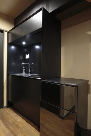 独立别墅 (Private Vacation Home) | 私人简易厨房 | 冰箱、微波炉、炉灶、厨具/餐具