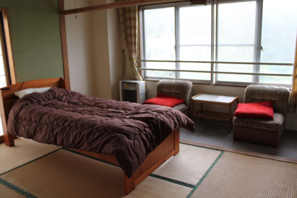 舒适单人房, 无烟房 | 客房内保险箱、笔记本电脑工作区、免费 WiFi、床单