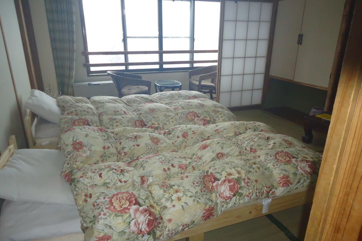 经典双床房, 无烟房 | 客房内保险箱、笔记本电脑工作区、免费 WiFi、床单