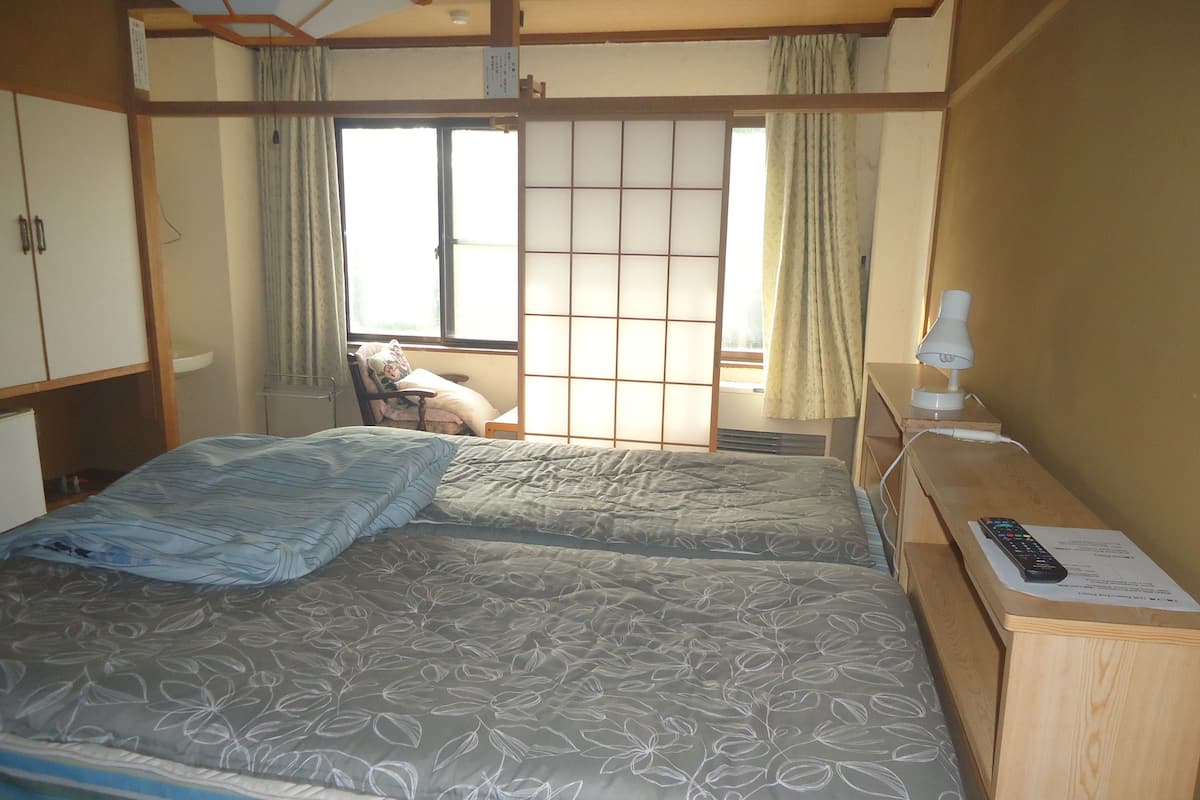 舒适双床房, 无烟房 | 客房内保险箱、笔记本电脑工作区、免费 WiFi、床单