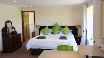 Deluxe-dobbeltværelse - 1 kingsize-seng | 1 soveværelse, pengeskab på værelset