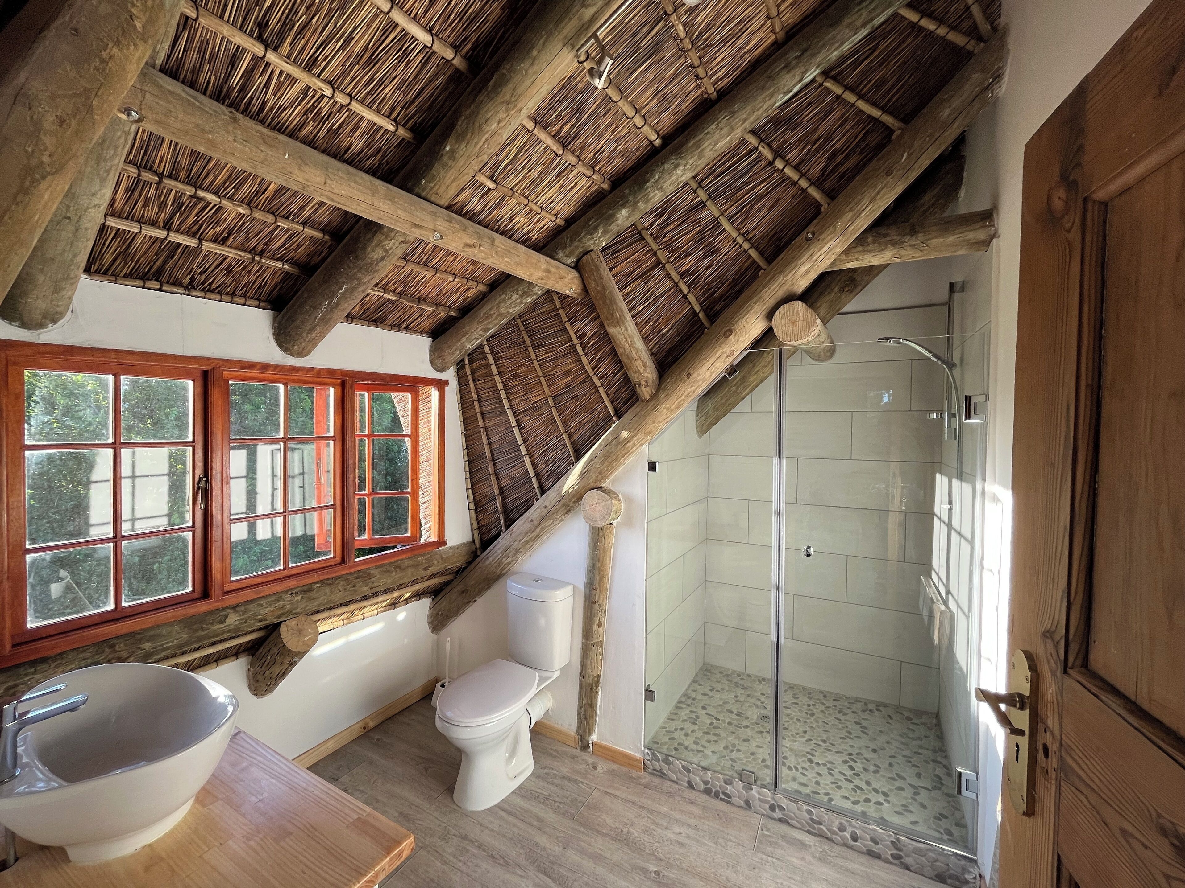 Superior Studio Suite | Bathroom | Free toiletries, hair dryer, towels, soap