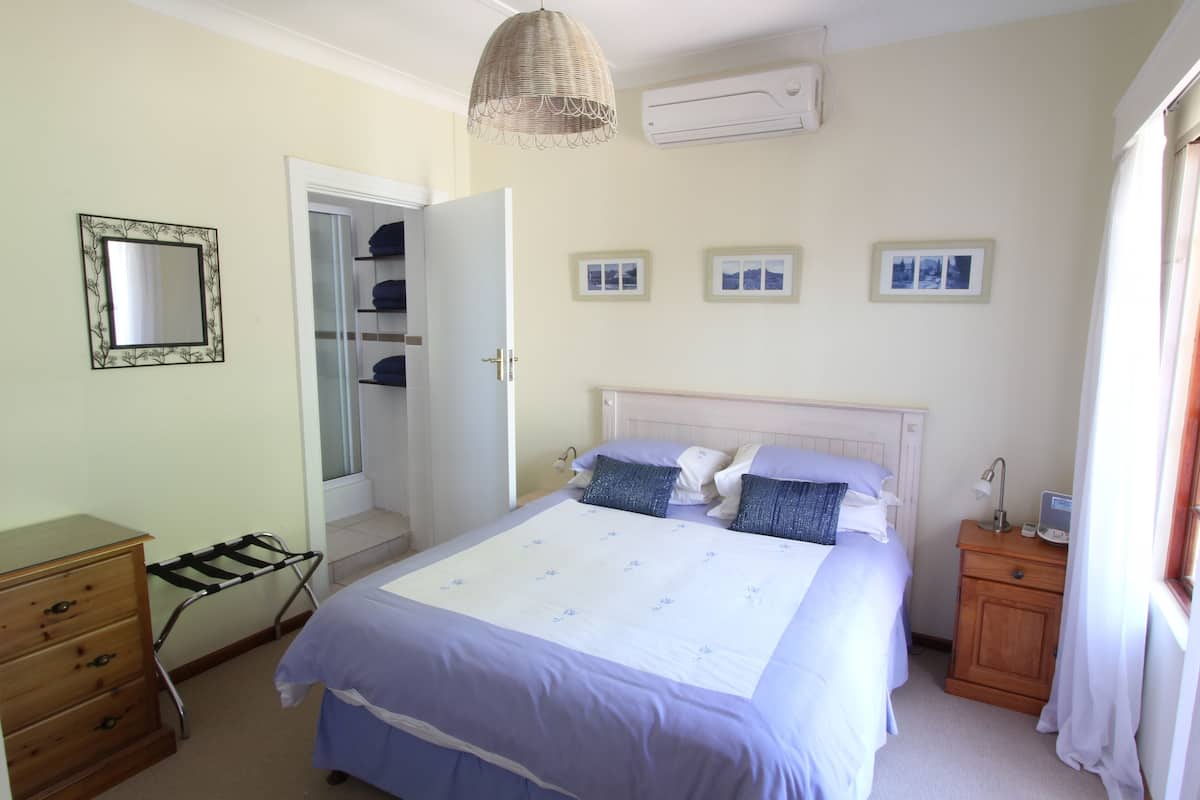 Lavender Cottage | 1 bedroom, in-room safe, laptop workspace, blackout drapes