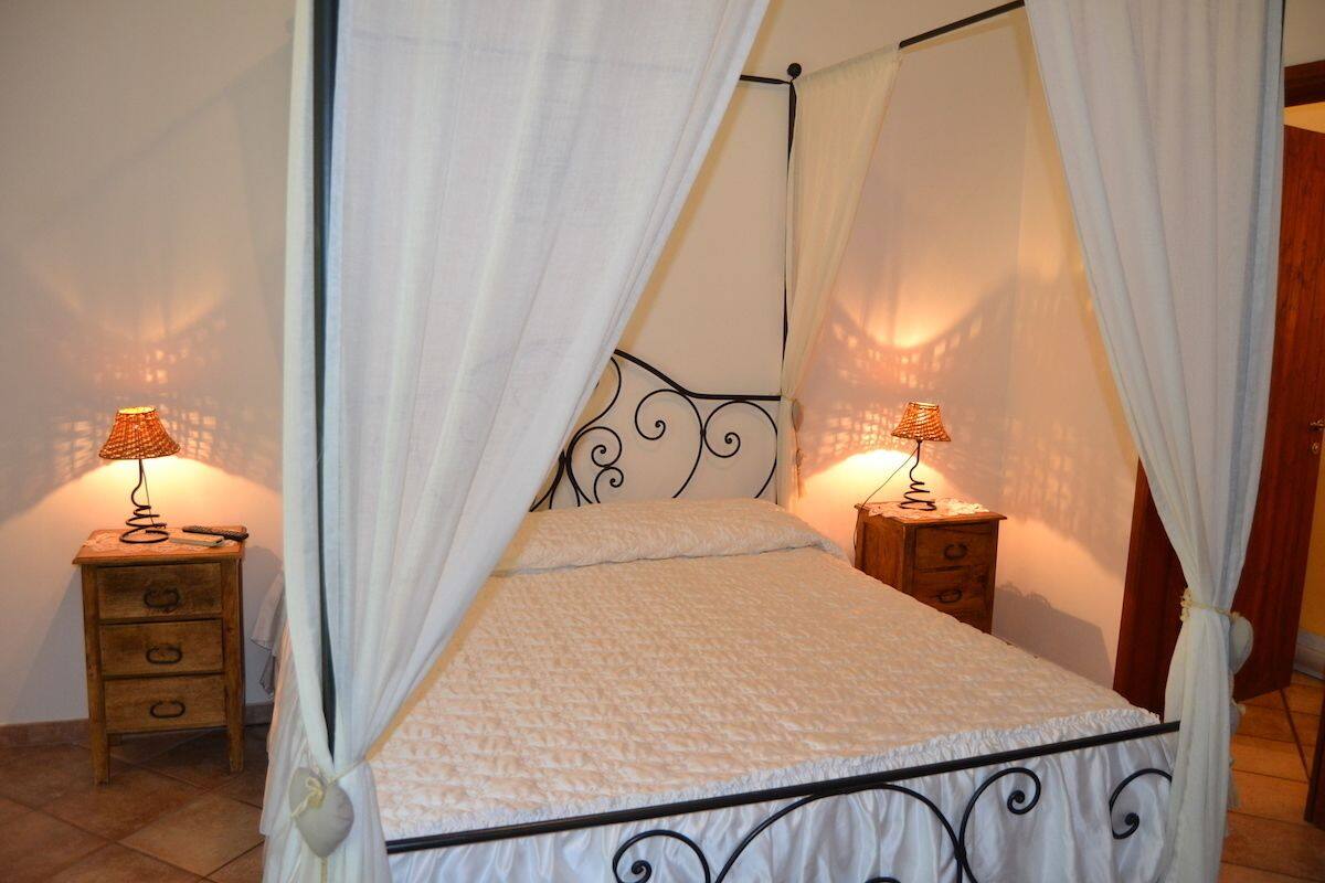 Cots/infant beds, free WiFi, bed sheets