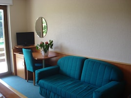 Quarto casal, sacada | Escrivaninha, camas extras/dobráveis (sobretaxa), Wi-Fi de cortesia