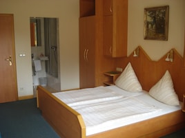 Quarto casal, sacada | Escrivaninha, camas extras/dobráveis (sobretaxa), Wi-Fi de cortesia