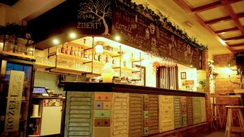Bar (in der Unterkunft)