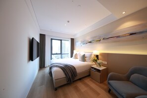 Studio King | Bathroom | Shower, free toiletries, hair dryer, bathrobes - Sincere Residence Changfeng (Shanghai)