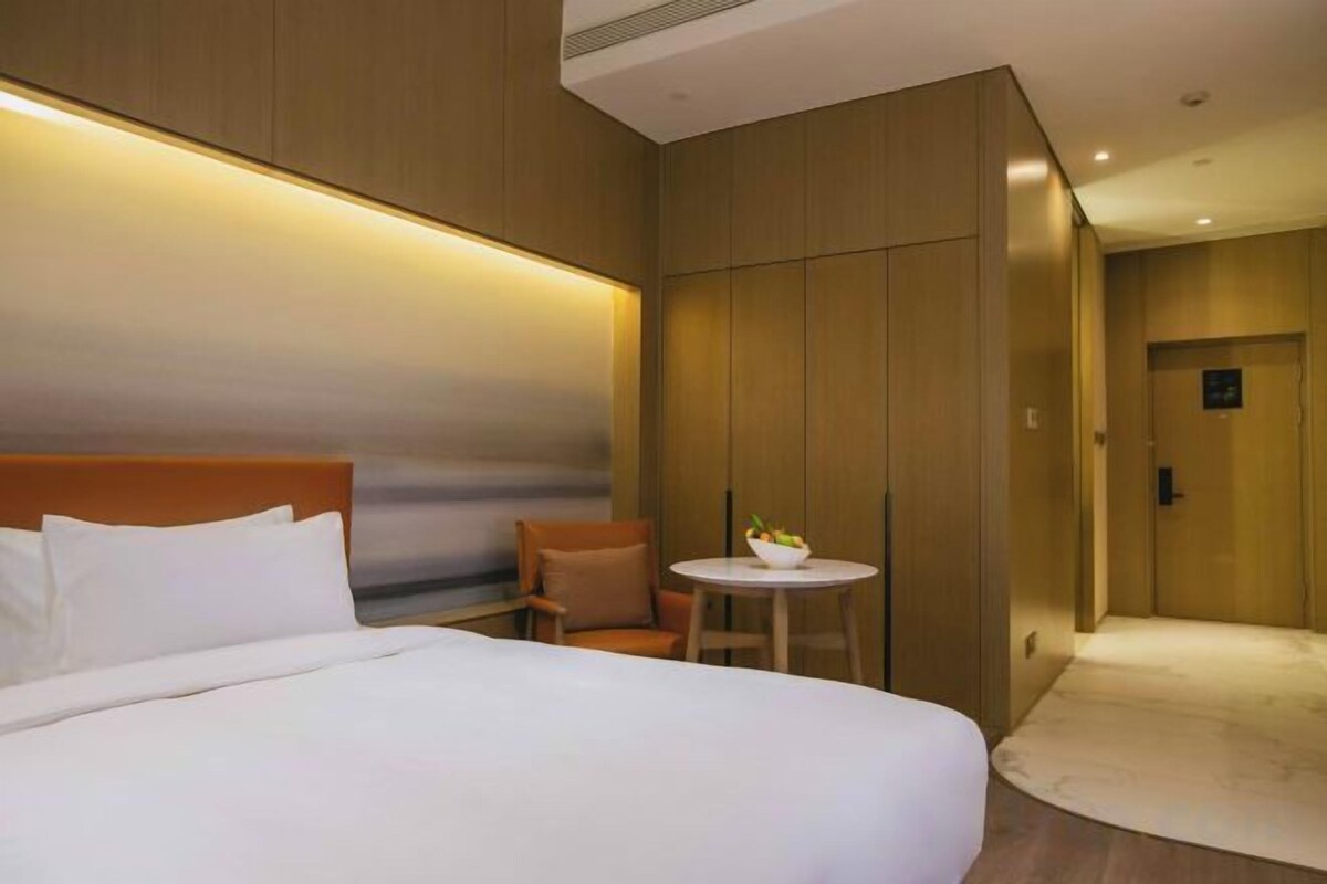 Premium bedding, soundproofing, iron/ironing board