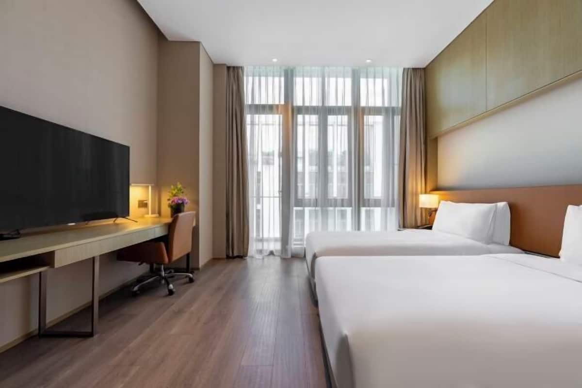 Premium bedding, soundproofing, iron/ironing board, rollaway beds