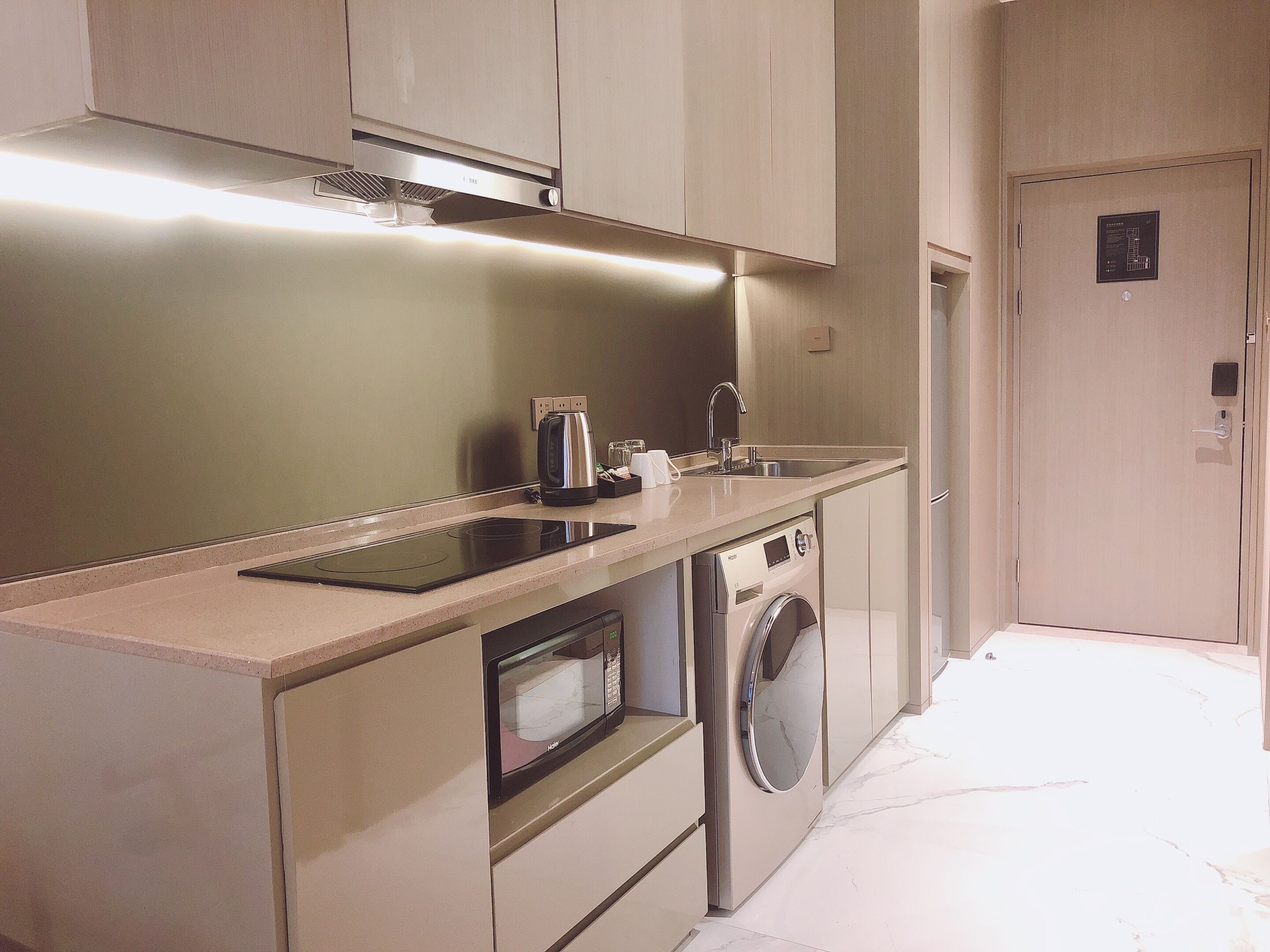 studio superior king | private kitchenette | microwave, stovetop, coffee/tea maker, freezer