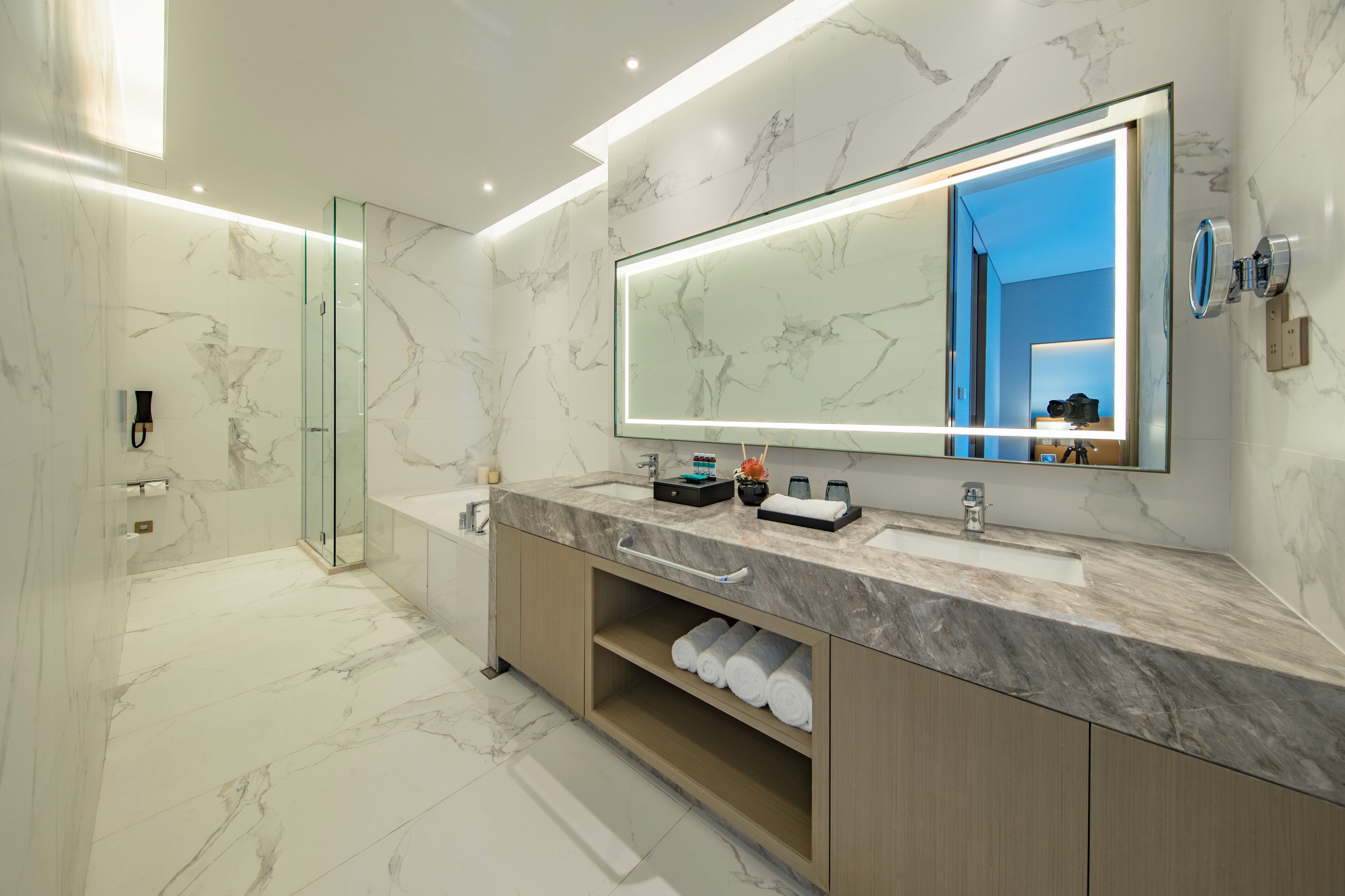 rainfall showerhead, free toiletries, hair dryer, slippers