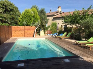 Seasonal outdoor pool, pool loungers - Les Chambres d'hôtes Clos Semper Felix (Sainte-Bazeille)