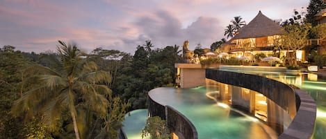 3 outdoor pools, pool umbrellas, pool loungers