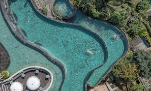 3 outdoor pools, pool umbrellas, pool loungers - The Kayon Jungle Resort (Payangan)