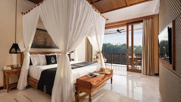 Kayon Jungle Suite | Egyptian cotton sheets, premium bedding, down duvets, pillow-top beds