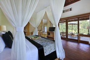 Valley Pool Villa - with Heated Pool | Egyptian cotton sheets, premium bedding, down comforters, pillowtop beds - The Kayon Jungle Resort (Payangan)