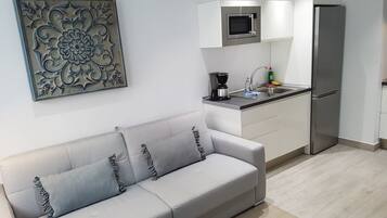 Àtic, 1 dormitori | 1 dormitori, habitacions insonoritzades i planxa i posts de planxar