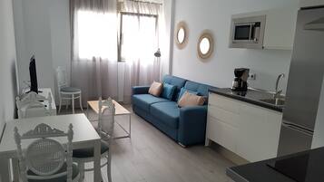 Una televisión de pantalla plana