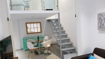 Dúplex, 1 dormitori | 1 dormitori, habitacions insonoritzades i planxa i posts de planxar