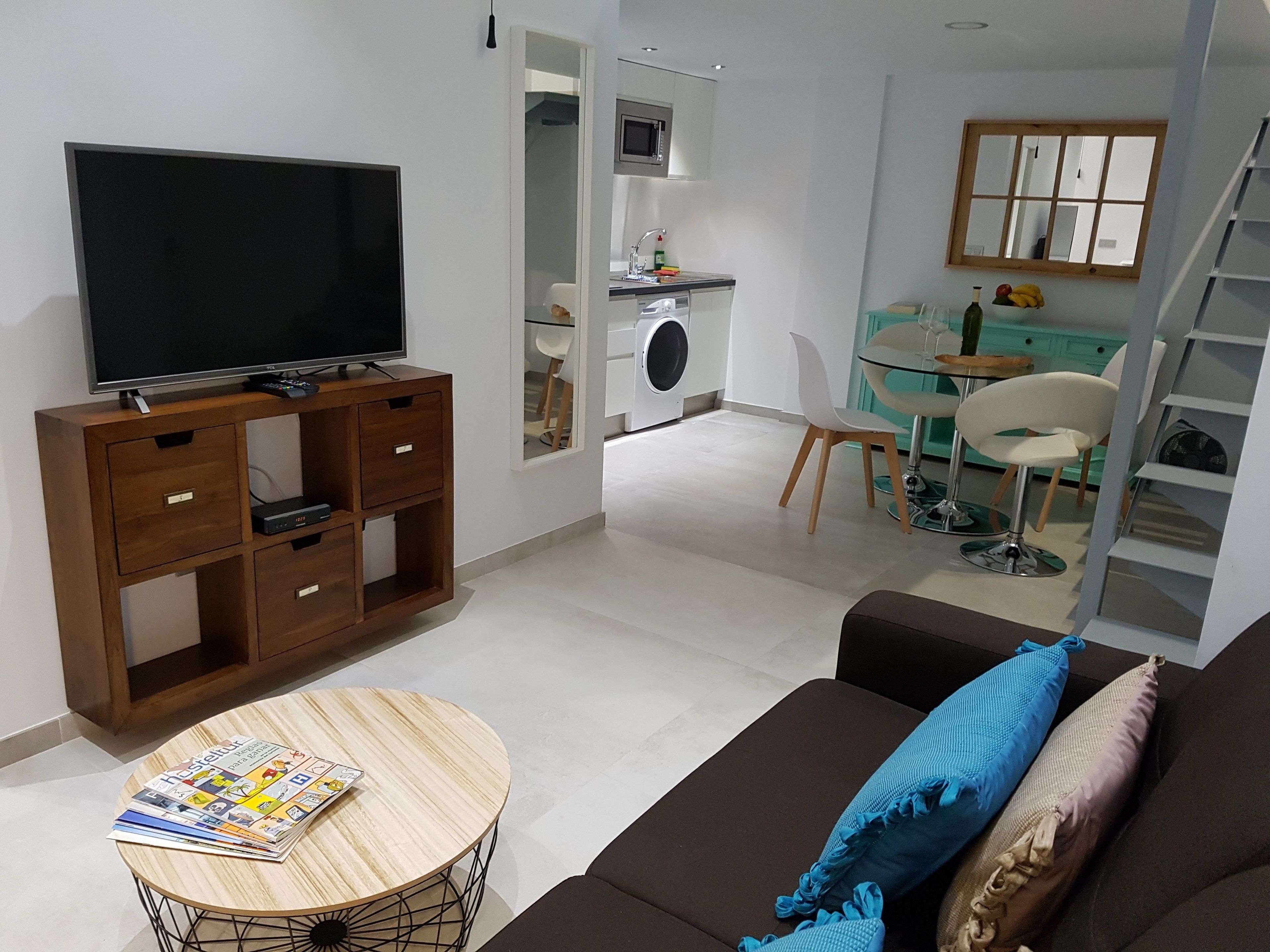 Dúplex, 1 dormitori | Sala d'estar | Televisor de pantalla plana 