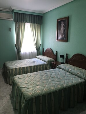 Double Room, 2 Twin Beds | Desk, iron/ironing board, free cribs/infant beds, free WiFi