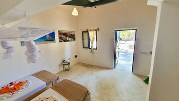 Comfort Suite, Private Pool | Living area