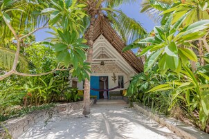Bungalow with Front Pool View | 1 soveværelse, pengeskab på værelset, mørklægningsgardiner, gratis Wi-Fi