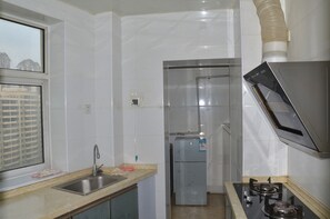 Suite, 2 Queen-Betten | Eigene Kochnische | Kühlschrank, Herdplatte, Reiskocher, Kochgeschirr/Geschirr/Besteck