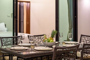 Comfort Villa | In-room dining