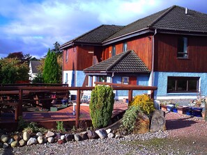 Exterior - Snowgoose Apartments & Blacksmith Bunkhouse (Fort William)