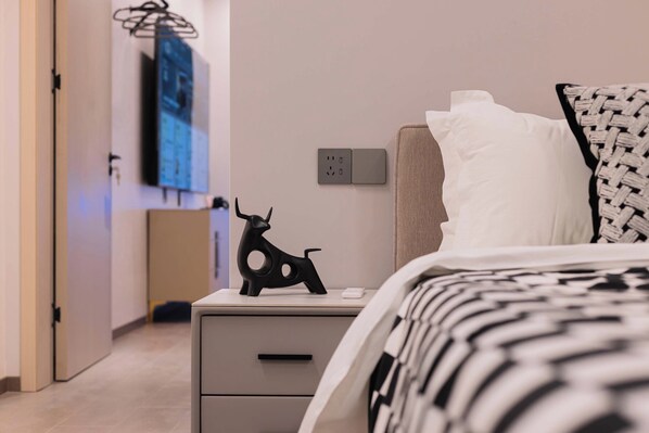 Family Twin Room | Desk, blackout drapes, free WiFi, bed sheets
