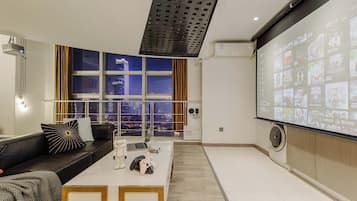 Quarto duplo panorâmico | Escrivaninha, cortinas blackout, Wi-Fi de cortesia, roupa de cama