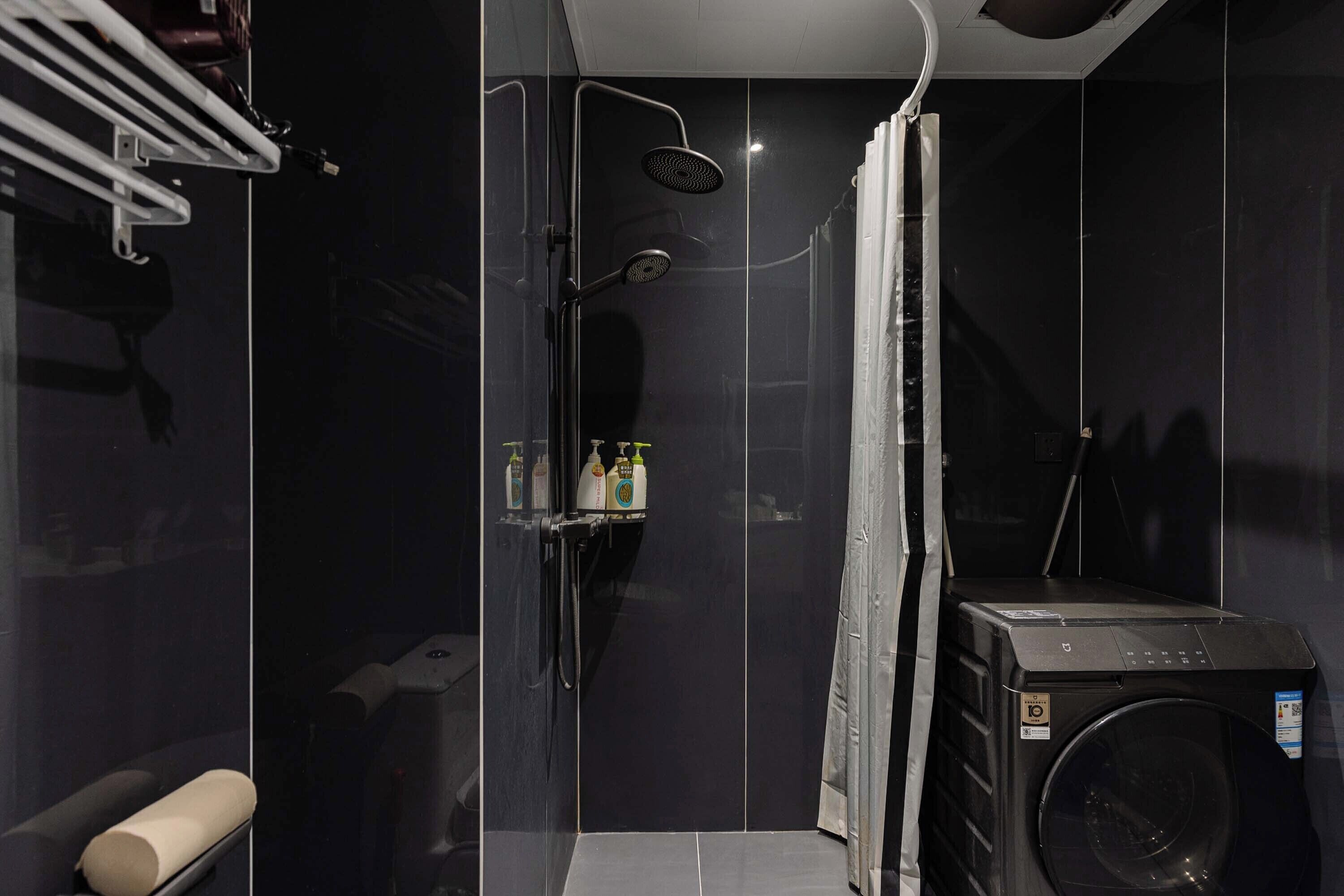 Panoramic Twin Room | Bathroom | Shower, free toiletries, hair dryer, slippers