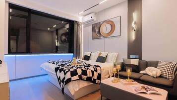 Family Twin Room | Desk, blackout drapes, free WiFi, bed sheets