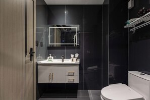 Bathroom - The Bund River Prologue Residence (Shanghai)