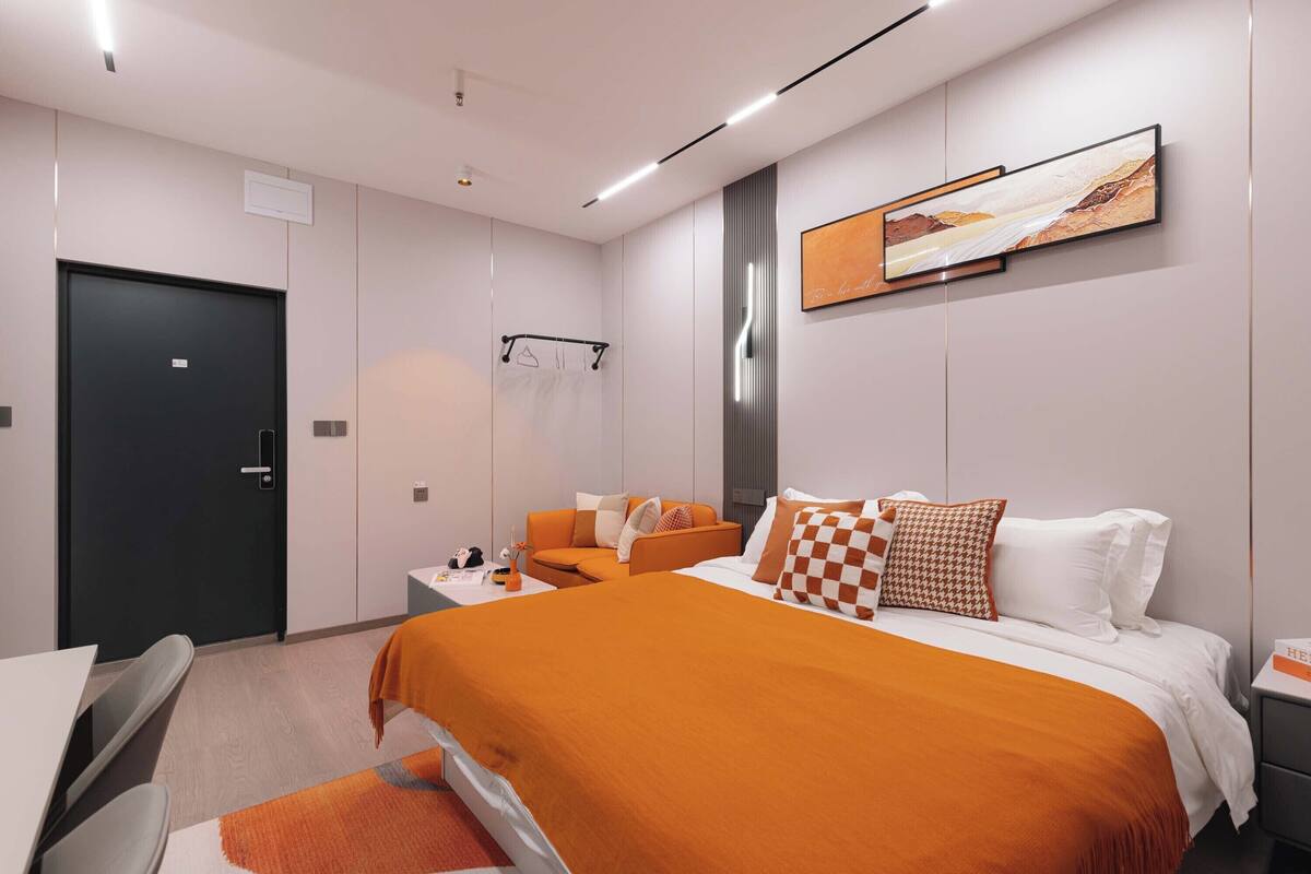 Classic Double Room | Desk, blackout drapes, free WiFi, bed sheets