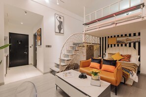 Panoramic Twin Room | Living area | 50-inch TV with cable channels - The Bund River Prologue Residence (Shanghai)