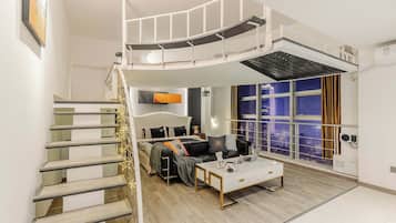 Habitació amb dos llits individuals panoràmica | Escriptori, cortines opaques, wifi gratuïta i roba de llit
