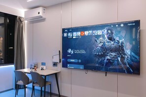 Luxury Double Room | Television - The Bund River Prologue Residence (Shanghai)