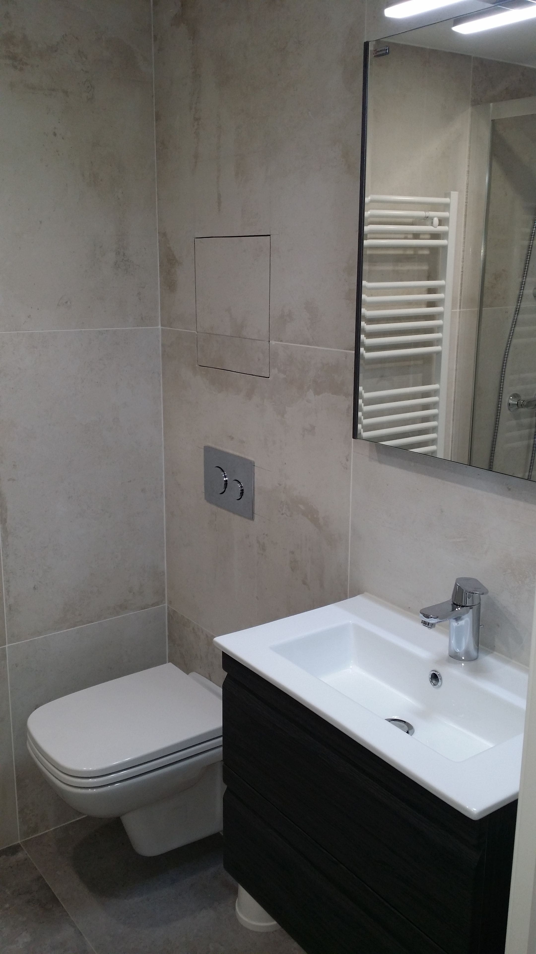 classic studio, 1 queen bed | bathroom sink