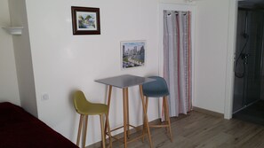 Classic Studio, 1 Queen Bed | Desk, blackout drapes, rollaway beds, free WiFi - Hotel Marcellin (Beaulieu-sur-Mer)