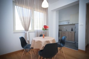 In-room dining - Blue coast Apartments (Budva)