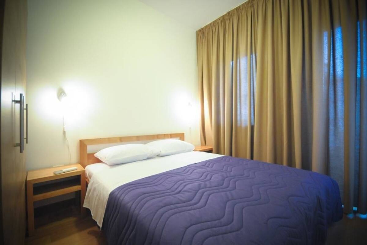 Iron/ironing board, free WiFi, bed sheets