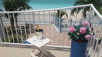 Villa, Sea View | Blackout drapes, free WiFi, bed sheets