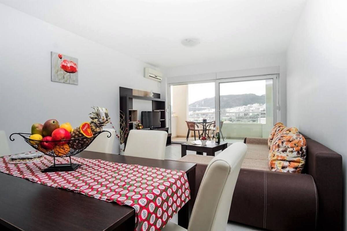 Apartment, 2 Bedrooms (3) | Living room
