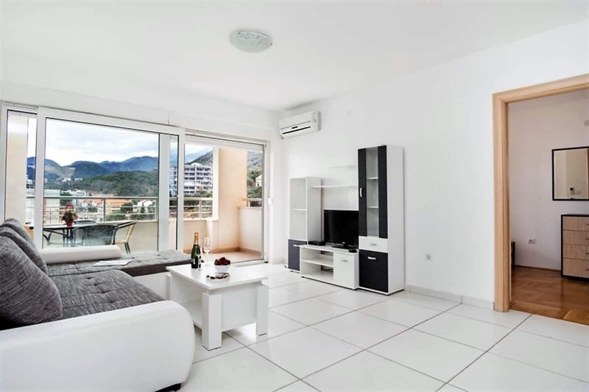 Apartment, 2 Bedrooms (9) | Living room