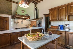 Villa | Private kitchen | Fridge, oven, stovetop, dishwasher - La Silva (Seggiano)
